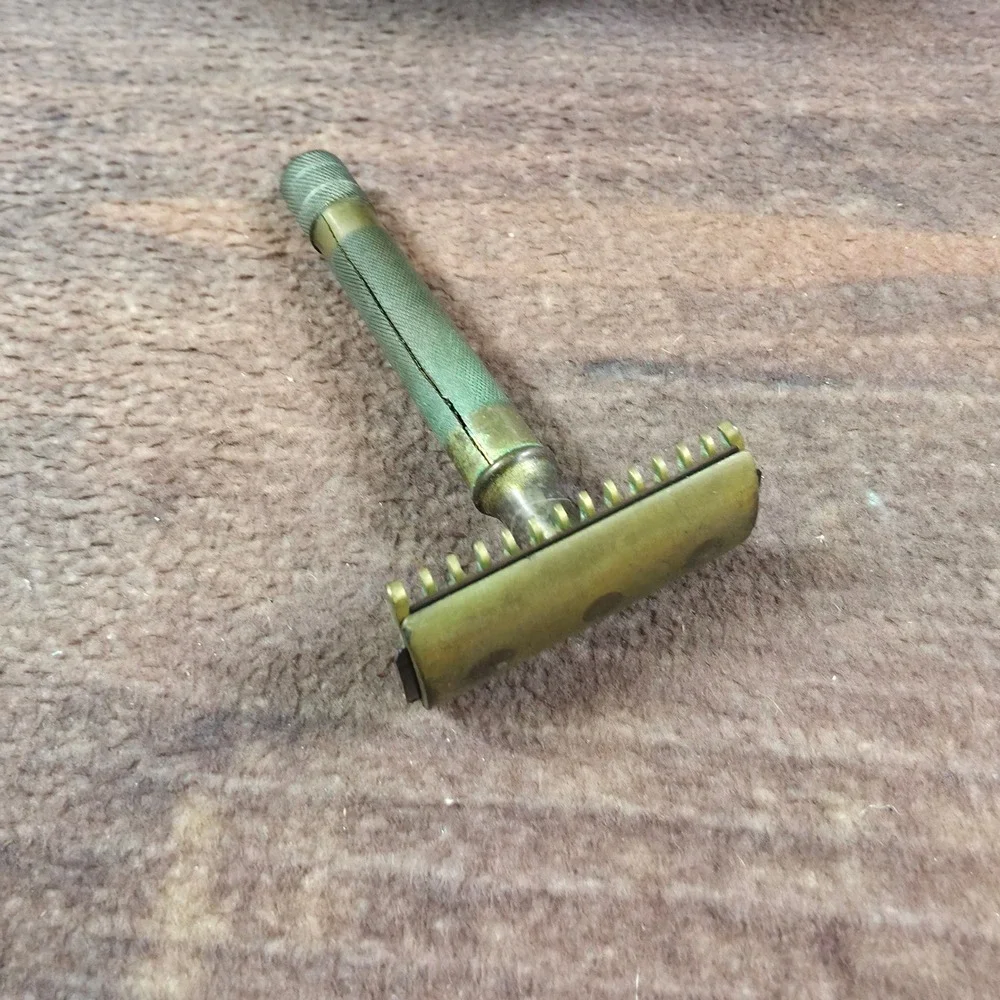 Gillette Safety Razor Mens OS Gold Good Open Comb Brass Made in USA Vintage